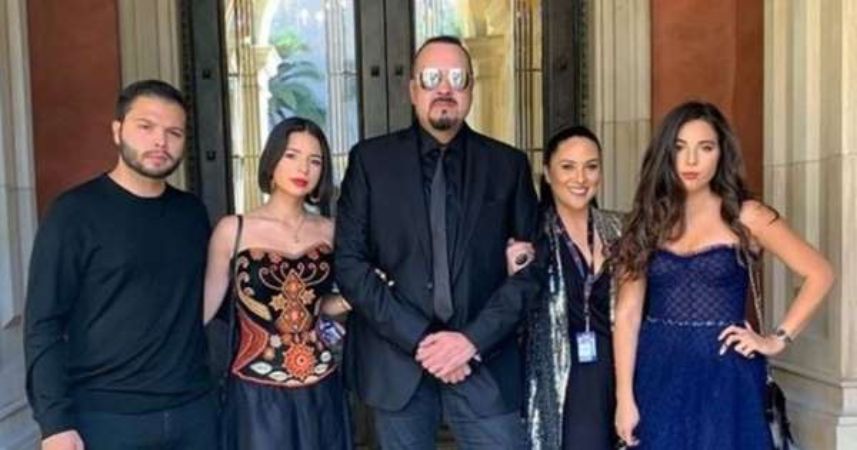 Aneliz Aguilar with her family.